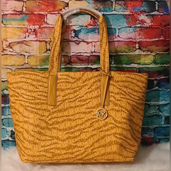 The Michael Large Animal Print Logo Tote Bag NWOT - Picture 3 of 7